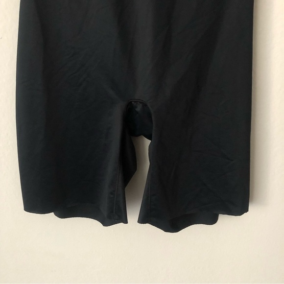 Assets by Spanx High-Waist Shaping Thigh Slimmer in Black M - Picture 6 of 9